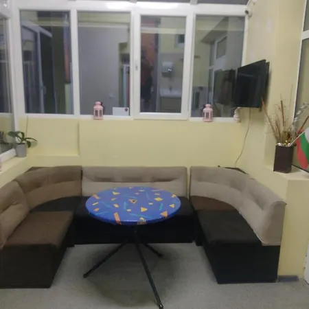 лидер хаус Hostel