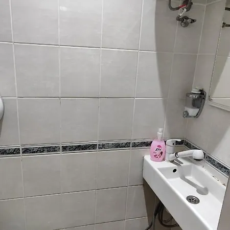 лидер хаус Hostel *